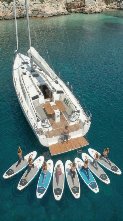 Yoga sailboat Experience in Mallorca – Sunset Sailing, Brunch & Paddle Surf, Club Náutico Arenal, Mallorca, photo 2