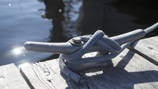 Learning how to tie a cleat hitch knot for mooring