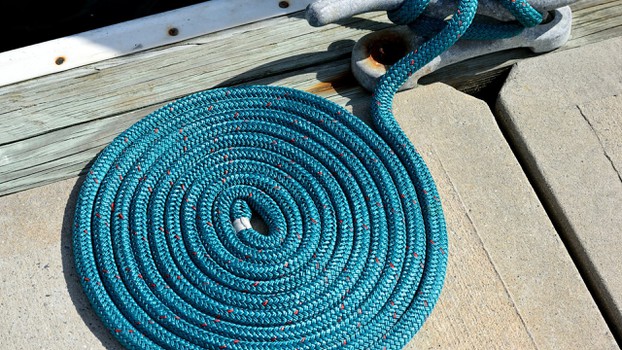 Learning how to tie a cleat hitch knot for mooring
