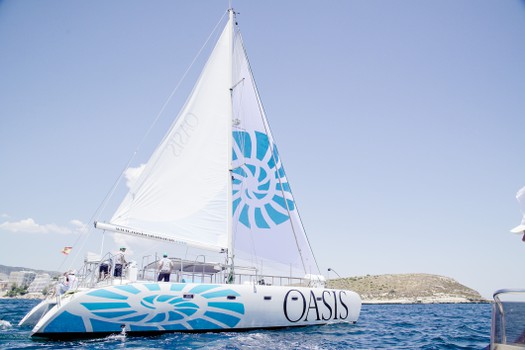 Oasis Katamaran am segeln