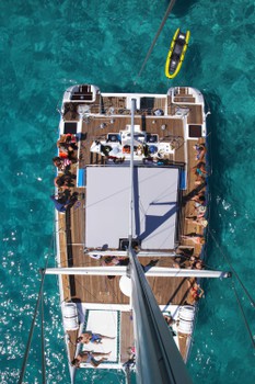 Oasis catamaran desde el mastil