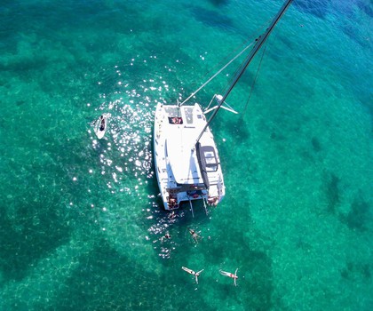 Catamarán de lujo ideal para eventos y grupos grandes en Mallorca